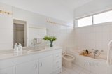 https://images.listonce.com.au/custom/160x/listings/18-mcauley-drive-rosanna-vic-3084/314/01718314_img_08.jpg?FJqUx9Z0Dbw