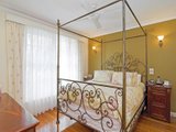 https://images.listonce.com.au/custom/160x/listings/18-minerva-avenue-balwyn-north-vic-3104/986/01684986_img_07.jpg?TOHUATck_CU