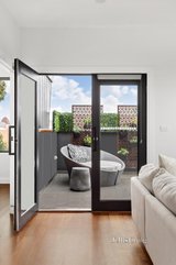 https://images.listonce.com.au/custom/160x/listings/18-norwood-street-flemington-vic-3031/054/01569054_img_13.jpg?jek_P3fACuM