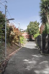 https://images.listonce.com.au/custom/160x/listings/18-otto-place-richmond-vic-3121/402/01355402_img_04.jpg?2Y49YNw4q9c