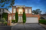 https://images.listonce.com.au/custom/160x/listings/18-park-hill-way-doncaster-vic-3108/232/00092232_img_01.jpg?_9ljdbSRerA