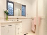 https://images.listonce.com.au/custom/160x/listings/18-rangeview-grove-balwyn-north-vic-3104/185/01685185_img_06.jpg?Mo7N4TpmnT0