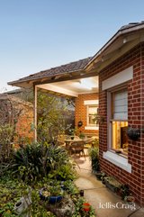 https://images.listonce.com.au/custom/160x/listings/18-rotherwood-road-ivanhoe-east-vic-3079/314/01742314_img_12.jpg?JTALH7PLqvY