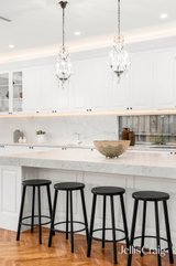https://images.listonce.com.au/custom/160x/listings/18-sanday-street-glen-waverley-vic-3150/223/01903223_img_14.jpg?Uu2QsqnqFn8