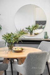 https://images.listonce.com.au/custom/160x/listings/18-selwyn-street-brighton-vic-3186/815/01264815_img_09.jpg?mD-vKpAZBoA