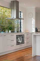 https://images.listonce.com.au/custom/160x/listings/18-sherwood-road-chirnside-park-vic-3116/062/01703062_img_14.jpg?0iyyMmzEjas