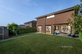 https://images.listonce.com.au/custom/160x/listings/18-sherwood-road-chirnside-park-vic-3116/062/01703062_img_29.jpg?G15MO2Aw39E