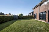 https://images.listonce.com.au/custom/160x/listings/18-sherwood-road-chirnside-park-vic-3116/062/01703062_img_30.jpg?kXv2dWcni0o