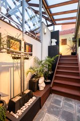 https://images.listonce.com.au/custom/160x/listings/18-simpson-street-east-melbourne-vic-3002/416/01559416_img_11.jpg?JmC3pEQBBVo