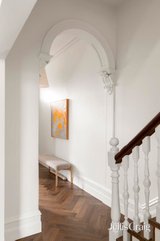 https://images.listonce.com.au/custom/160x/listings/18-simpson-street-east-melbourne-vic-3002/551/01810551_img_13.jpg?OLrMdTFnOMs