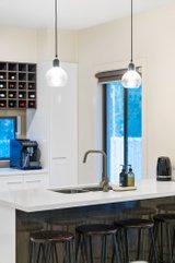 https://images.listonce.com.au/custom/160x/listings/18-spence-street-burwood-vic-3125/358/01953358_img_05.jpg?pOExNZkN9VM