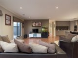 https://images.listonce.com.au/custom/160x/listings/18-st-james-park-rise-mooroolbark-vic-3138/225/01524225_img_02.jpg?gNo-rb7uf4Y