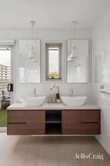 https://images.listonce.com.au/custom/160x/listings/18-summit-drive-bulleen-vic-3105/613/01818613_img_15.jpg?X1qlhuAIgBc