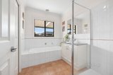 https://images.listonce.com.au/custom/160x/listings/18-victoria-street-kyneton-vic-3444/376/01727376_img_09.jpg?YjCyuNoSI10