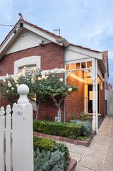 https://images.listonce.com.au/custom/160x/listings/18-willis-street-armadale-vic-3143/987/01199987_img_02.jpg?YMzjN2Kg7nQ