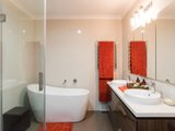 https://images.listonce.com.au/custom/160x/listings/18-wimbledon-court-mooroolbark-vic-3138/008/01524008_img_10.jpg?_sRzS5rmLOw