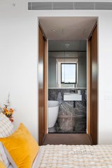 https://images.listonce.com.au/custom/160x/listings/180339-park-street-south-melbourne-vic-3205/067/01736067_img_13.jpg?1y-HY2IkxAo