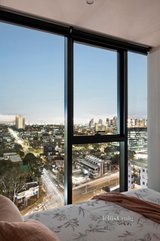 https://images.listonce.com.au/custom/160x/listings/180339-park-street-south-melbourne-vic-3205/067/01736067_img_14.jpg?j_wFDuPxwHI