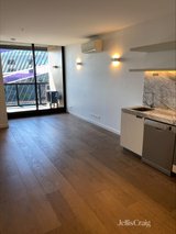 https://images.listonce.com.au/custom/160x/listings/180533-blackwoods-street-north-melbourne-vic-3051/601/01986601_img_02.jpg?SGcFDhUnf9g