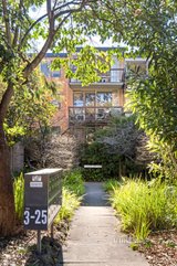 https://images.listonce.com.au/custom/160x/listings/183-25-hanover-street-fitzroy-vic-3065/145/01563145_img_07.jpg?-giI1eYN4qU