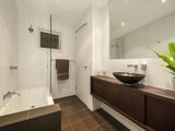 https://images.listonce.com.au/custom/160x/listings/184-abbotsford-street-north-melbourne-vic-3051/636/00391636_img_05.jpg?N3AmjMMfRtE