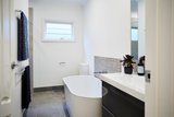 https://images.listonce.com.au/custom/160x/listings/184-albert-street-port-melbourne-vic-3207/228/01794228_img_05.jpg?3YyGZZ7U848