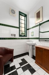 https://images.listonce.com.au/custom/160x/listings/184-lennox-street-richmond-vic-3121/181/01678181_img_10.jpg?JWyejAOR4yQ