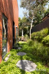 https://images.listonce.com.au/custom/160x/listings/1852-clyde-street-thornbury-vic-3071/588/01915588_img_12.jpg?64eFC1id2xA