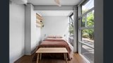 https://images.listonce.com.au/custom/160x/listings/189-gladstone-street-south-melbourne-vic-3205/414/01905414_img_07.jpg?zWEpgM29wac