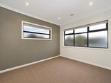 https://images.listonce.com.au/custom/160x/listings/18a-araluen-drive-croydon-vic-3136/945/01986945_img_05.jpg?84PK2M9SvNg
