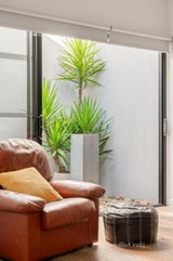 https://images.listonce.com.au/custom/160x/listings/18b-norland-street-cheltenham-vic-3192/993/01700993_img_03.jpg?aY_t3mgJAOY