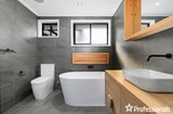 https://images.listonce.com.au/custom/160x/listings/19-arkarra-court-mooroolbark-vic-3138/989/01704989_img_07.jpg?F_VWgma8Iuc