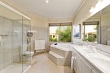 https://images.listonce.com.au/custom/160x/listings/19-barrington-avenue-kew-vic-3101/118/00092118_img_06.jpg?buUg4GHjYEM