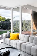 https://images.listonce.com.au/custom/160x/listings/19-brooke-street-northcote-vic-3070/299/01039299_img_20.jpg?yz4vCFTR17o