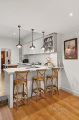 https://images.listonce.com.au/custom/160x/listings/19-devon-street-box-hill-south-vic-3128/573/01681573_img_08.jpg?Vw2459yqDNM