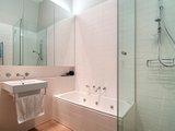 https://images.listonce.com.au/custom/160x/listings/19-elphin-street-newport-vic-3015/786/01202786_img_08.jpg?-FiNUGjfFUA