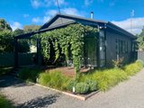 https://images.listonce.com.au/custom/160x/listings/19-falls-road-trentham-vic-3458/476/01984476_img_09.jpg?wVA_U3kJICw