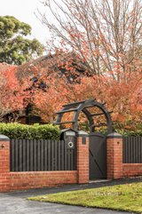 https://images.listonce.com.au/custom/160x/listings/19-glenbrook-avenue-malvern-east-vic-3145/713/01522713_img_17.jpg?lnVGiKWNcWU