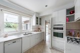 https://images.listonce.com.au/custom/160x/listings/19-grandview-road-glen-iris-vic-3146/376/00882376_img_05.jpg?p7L9Xd8-vS8