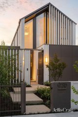 https://images.listonce.com.au/custom/160x/listings/19-green-street-northcote-vic-3070/004/01989004_img_26.jpg?_v8YdHV_UK8
