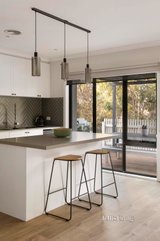 https://images.listonce.com.au/custom/160x/listings/19-greenwich-crescent-bundoora-vic-3083/888/01718888_img_07.jpg?u-kdkK3e6ik