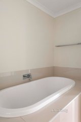 https://images.listonce.com.au/custom/160x/listings/19-greenwich-crescent-bundoora-vic-3083/888/01718888_img_20.jpg?adGkyBeXygA