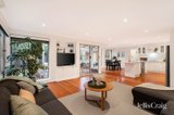 https://images.listonce.com.au/custom/160x/listings/19-hillcrest-court-donvale-vic-3111/382/01810382_img_04.jpg?1y8gPALjz8I