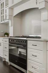 https://images.listonce.com.au/custom/160x/listings/19-hillhouse-road-templestowe-vic-3106/654/01956654_img_07.jpg?Chznt7ikRpU