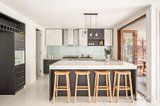 https://images.listonce.com.au/custom/160x/listings/19-james-avenue-aspendale-vic-3195/291/01901291_img_03.jpg?gVFnbhtOc3M