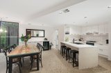 https://images.listonce.com.au/custom/160x/listings/19-james-avenue-kew-vic-3101/497/00792497_img_03.jpg?VfUiygfs750