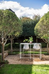https://images.listonce.com.au/custom/160x/listings/19-king-street-camberwell-vic-3124/549/01748549_img_14.jpg?kj5lMMpuO9k