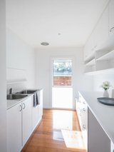 https://images.listonce.com.au/custom/160x/listings/19-madeline-street-glen-iris-vic-3146/262/01703262_img_14.jpg?XnREUFK2S3Q
