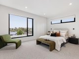 https://images.listonce.com.au/custom/160x/listings/19-meryl-street-doncaster-east-vic-3109/565/01637565_img_11.jpg?BFnEcJLeRSw