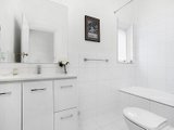 https://images.listonce.com.au/custom/160x/listings/19-nepean-highway-elsternwick-vic-3185/587/01793587_img_10.jpg?MKxwm-TpPN0